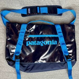 Patagonia Black Hole Messenger 24L In Navy